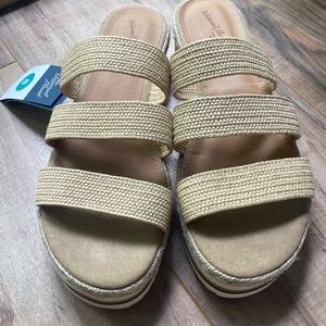 Universal thread sandals with beige straps / size 8
